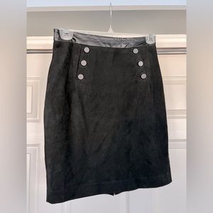 High waisted, faux suede skirt w/ vegan leather waistband & button detail. 10/12